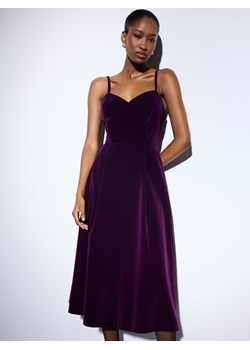 Mohito - Welurowa fioletowa sukienka midi - ciemny fiolet ze sklepu Mohito w kategorii Sukienki - zdjęcie 187353135