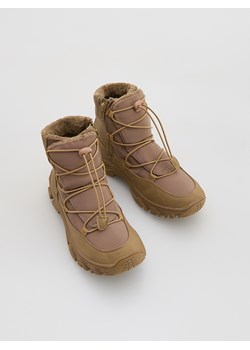 Reserved - Ocieplane śniegowce z wiązaniem - brązowy ze sklepu Reserved w kategorii Buty zimowe dziecięce - zdjęcie 187353696