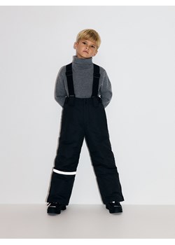 Reserved - Ocieplane spodnie na szelkach - czarny ze sklepu Reserved w kategorii Spodnie chłopięce - zdjęcie 187353717