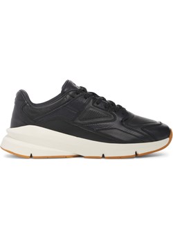 Sneakersy uniseks Under Armour UA Forge 96 Luxe - czarne ze sklepu Sportstylestory.com w kategorii Buty sportowe damskie - zdjęcie 187358467