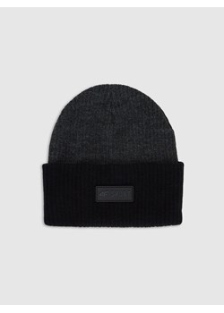 Chłopięca czapka zimowa 4F 4FJRAW25ACAPM0812 - szara ze sklepu Sportstylestory.com w kategorii Czapki dziecięce - zdjęcie 187358779