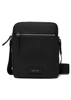 Calvin Klein Saszetka Embossed Woven Reporter LV04D3208G Czarny ze sklepu MODIVO w kategorii Torby męskie - zdjęcie 187359376