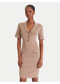 Guess Sukienka dzianinowa W5YK29 Z0130 Beżowy Slim Fit ze sklepu MODIVO w kategorii Sukienki - zdjęcie 187359535