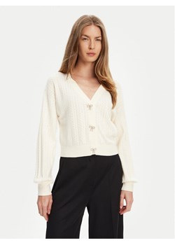 Guess Kardigan W5YR01 Z2ZK2 Biały Regular Fit ze sklepu MODIVO w kategorii Swetry damskie - zdjęcie 187359595