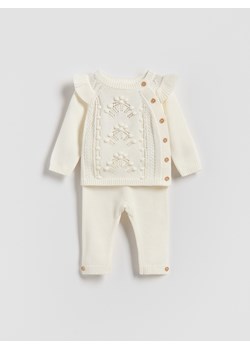 Reserved - Dzianinowy komplet - złamana biel ze sklepu Reserved w kategorii Komplety niemowlęce - zdjęcie 187363736