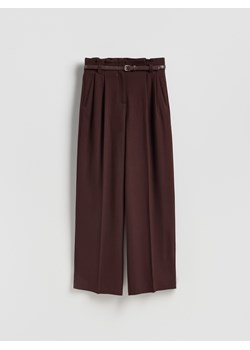 Reserved - Spodnie z paskiem - burgundowy ze sklepu Reserved w kategorii Spodnie damskie - zdjęcie 187368889