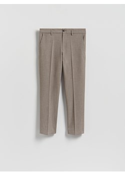 Reserved - Spodnie chino slim z wiskozą - brązowy ze sklepu Reserved w kategorii Spodnie męskie - zdjęcie 187371345