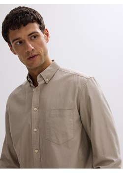 Reserved - Bawełniana koszula regular fit - beżowy ze sklepu Reserved w kategorii Koszule męskie - zdjęcie 187375338