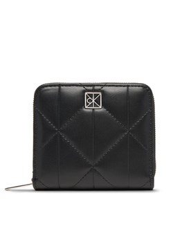 Portfel Calvin Klein Quilted Square Zip Around LV04F1121G Czarny ze sklepu eobuwie.pl w kategorii Portfele damskie - zdjęcie 187378905