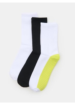 Sinsay - Prążkowane skarpetki 3 pack - wielobarwny ze sklepu Sinsay w kategorii Skarpetki męskie - zdjęcie 187382245