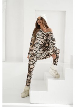 komplet dres welurowy mielczarkowski bluza w serek + legginsy polski produkt  - zebra ze sklepu STYLOWO w kategorii Komplety bielizny damskiej - zdjęcie 187390165
