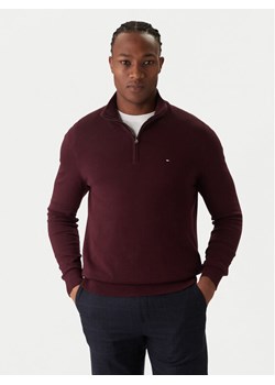 Tommy Hilfiger Sweter Essential MW0MW37331 Bordowy Regular Fit ze sklepu MODIVO w kategorii Swetry męskie - zdjęcie 187391235