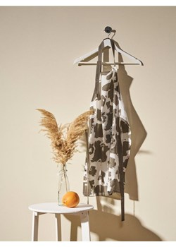 Sinsay - Fartuch kuchenny w krowie łatki - wielobarwny ze sklepu Sinsay w kategorii Fartuchy kuchenne - zdjęcie 187396727