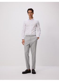 Reserved - Gładka koszula super slim fit - biały ze sklepu Reserved w kategorii Koszule męskie - zdjęcie 187472796