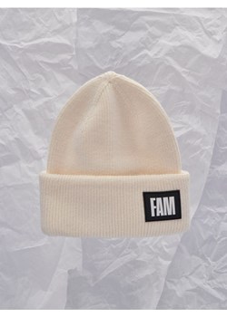 Sinsay - Czapka beanie z naszywką z wiskozy - kremowy ze sklepu Sinsay w kategorii Czapki zimowe damskie - zdjęcie 187476648