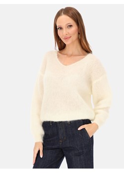 Miękki biały sweter z dekoltem w serek z moherem L'AF Della ze sklepu Eye For Fashion w kategorii Swetry damskie - zdjęcie 187478126