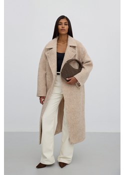 Estro: Długi płaszcz damski w kolorze beżowym z wełny naturalnej z pasem ze sklepu Estro w kategorii Płaszcze damskie - zdjęcie 187478737
