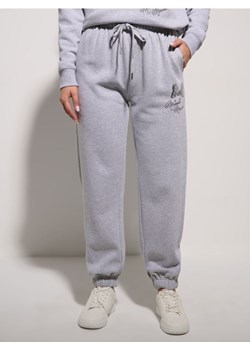 Sinsay - Spodnie jogger Minnie Mouse - szary ze sklepu Sinsay w kategorii Spodnie damskie - zdjęcie 187479287