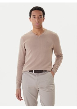 Tommy Hilfiger Sweter Essential MW0MW14745 Beżowy Regular Fit ze sklepu MODIVO w kategorii Swetry męskie - zdjęcie 187481275