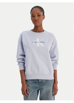 Calvin Klein Jeans Bluza Monologo LV047B234G Fioletowy Regular Fit ze sklepu MODIVO w kategorii Bluzy damskie - zdjęcie 187481299