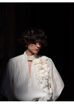 Reserved - Bluzka z aplikacją 3D - złamana biel ze sklepu Reserved w kategorii Bluzki damskie - zdjęcie 187483996