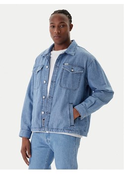 Guess Kurtka jeansowa M5RN30 D5KW1 Niebieski Regular Fit ze sklepu MODIVO w kategorii Kurtki męskie - zdjęcie 187484259