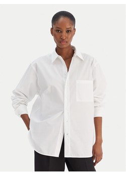 BOSS Koszula Saturday 50543800 Biały Oversize ze sklepu MODIVO w kategorii Koszule damskie - zdjęcie 187489197