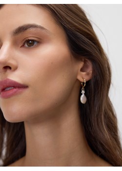 Reserved - Kolczyki z naturalną perłą - biały ze sklepu Reserved w kategorii Kolczyki - zdjęcie 187491869