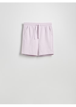 Reserved - Dresowe szorty regular fit - lawendowy ze sklepu Reserved w kategorii Spodenki męskie - zdjęcie 187496906