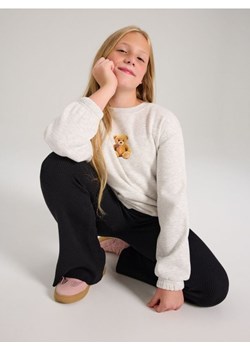 Sinsay - Prążkowane spodnie flare - czarny ze sklepu Sinsay w kategorii Spodnie dziewczęce - zdjęcie 187500517