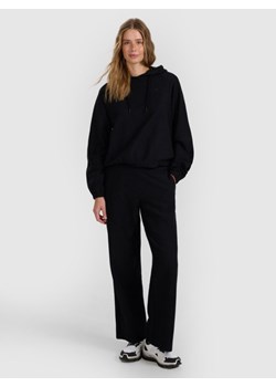 Damskie spodnie dresowe 4F 4FRAW25TTROF1669 - czarne ze sklepu Sportstylestory.com w kategorii Spodnie damskie - zdjęcie 187500596
