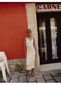 Reserved - Dzianinowa sukienka z lnem - kremowy ze sklepu Reserved w kategorii Sukienki - zdjęcie 187501438