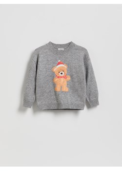 Reserved - Sweter z misiem - jasnoszary ze sklepu Reserved w kategorii Swetry chłopięce - zdjęcie 187501485