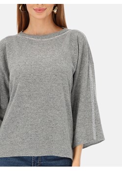 Szary sweter z akcentem przy dekolcie i na rękawach L'AF Pamela ze sklepu Eye For Fashion w kategorii Swetry damskie - zdjęcie 187503047