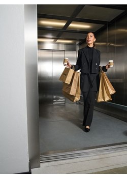 Sinsay - Krótki żakiet - czarny ze sklepu Sinsay w kategorii Marynarki damskie - zdjęcie 187504007