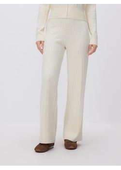 Reserved - Dzianinowe spodnie - kremowy ze sklepu Reserved w kategorii Spodnie damskie - zdjęcie 187510506
