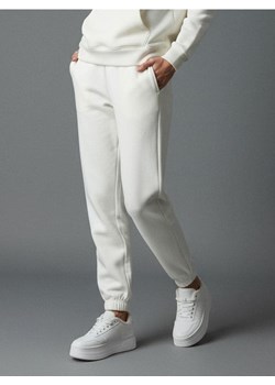 Sinsay - Spodnie dresowe jogger - kremowy ze sklepu Sinsay w kategorii Spodnie damskie - zdjęcie 187513399