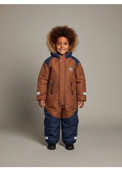 Sinsay - Kombinezon zimowy z odblaskowymi elementami zapinany na zamek - brązowy ze sklepu Sinsay w kategorii Kombinezony chłopięce - zdjęcie 187513517