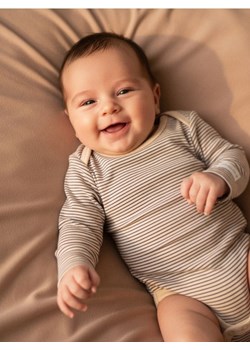 Sinsay - Body w paski wykonane z miękkiej dzianiny - beżowy ze sklepu Sinsay w kategorii Odzież dla niemowląt - zdjęcie 187513657