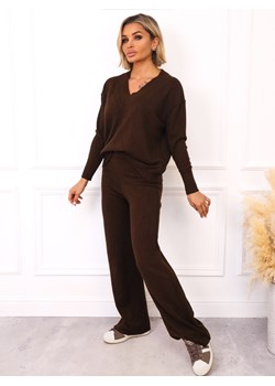 KOMPLET DZIANINOWY SWETER Z DEKOLTEM W SZPIC+ SPODNIE- CZEKOLADOWY ze sklepu olika.com.pl w kategorii Komplety i garnitury damskie - zdjęcie 187517896