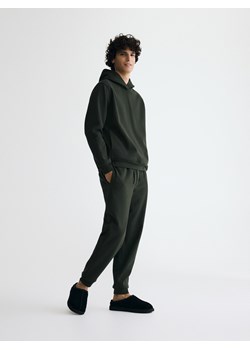 Reserved - Spodnie dresowe regular fit - ciemnozielony ze sklepu Reserved w kategorii Spodnie męskie - zdjęcie 187524325