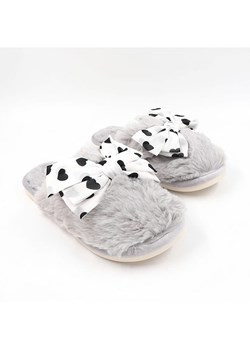 Confly Kapcie w kolorze jasnoszarym ze sklepu Limango Polska w kategorii Kapcie damskie - zdjęcie 187525365