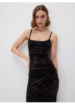 Reserved - Welurowa sukienka midi - ciemnobrązowy ze sklepu Reserved w kategorii Sukienki - zdjęcie 187526077