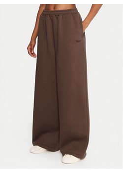 Reebok Spodnie dresowe Reebok X Ewa Chodakowska RK25306CCW Brązowy Regular Fit ze sklepu MODIVO w kategorii Spodnie damskie - zdjęcie 187526387