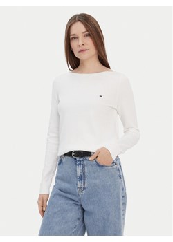 Tommy Hilfiger Sweter WW0WW42050 Biały Regular Fit ze sklepu MODIVO w kategorii Swetry damskie - zdjęcie 187526389