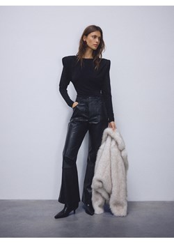 Reserved - Spodnie flare z imitacji skóry - czarny ze sklepu Reserved w kategorii Spodnie damskie - zdjęcie 187527737