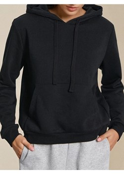 Sinsay - Dresowa bluza hoodie z kieszenią - czarny ze sklepu Sinsay w kategorii Bluzy damskie - zdjęcie 187528489