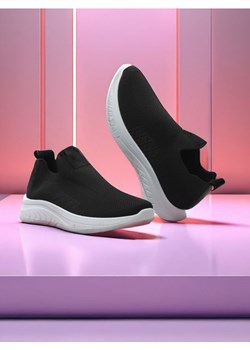 Sinsay - Wsuwane sneakersy - czarny ze sklepu Sinsay w kategorii Buty sportowe damskie - zdjęcie 187528525