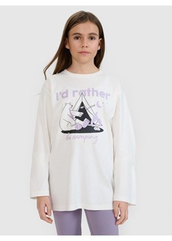 Dziewczęcy longsleeve z nadrukiem 4F 4FJRSS25TLONF542 - biały ze sklepu Sportstylestory.com w kategorii Bluzki dziewczęce - zdjęcie 187528568