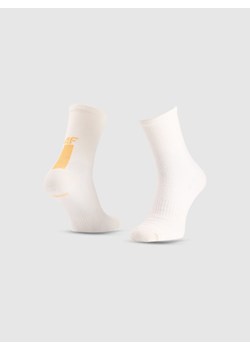 Męskie skarpetki trekkingowe 4F 4FRAW25UFSOM268 - białe ze sklepu Sportstylestory.com w kategorii Skarpetki męskie - zdjęcie 187528668